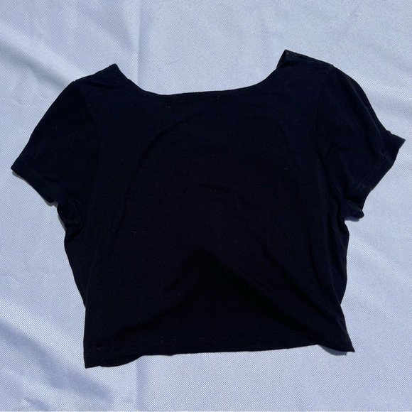 Twist-Front Crop Top 🍒 - Picture 3 of 3